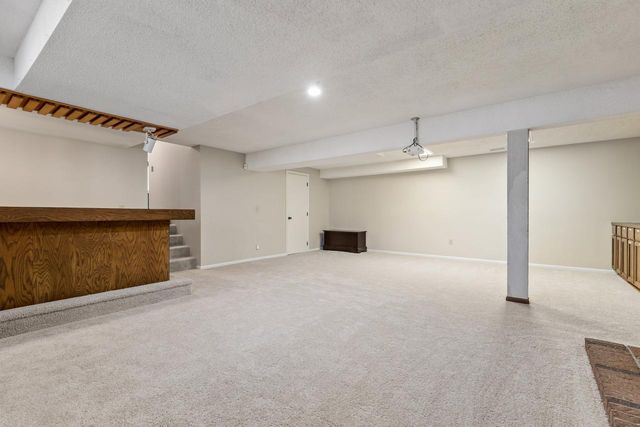 9515 Risewood Circle, Eden Prairie, MN 55347