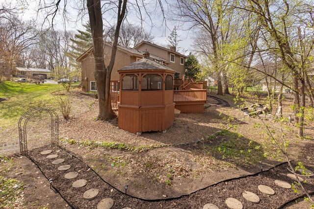 9515 Risewood Circle, Eden Prairie, MN 55347