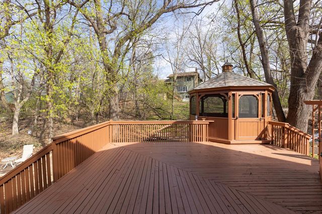 9515 Risewood Circle, Eden Prairie, MN 55347