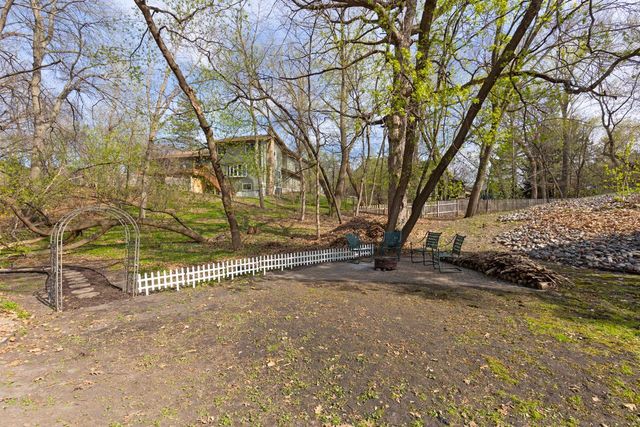 9515 Risewood Circle, Eden Prairie, MN 55347