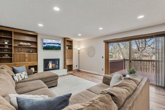 9515 Risewood Circle, Eden Prairie, MN 55347