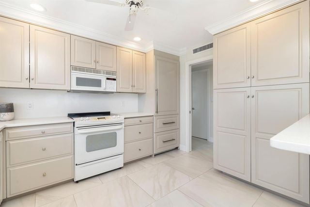 400 Seasage Drive 806, Delray Beach, FL 33483