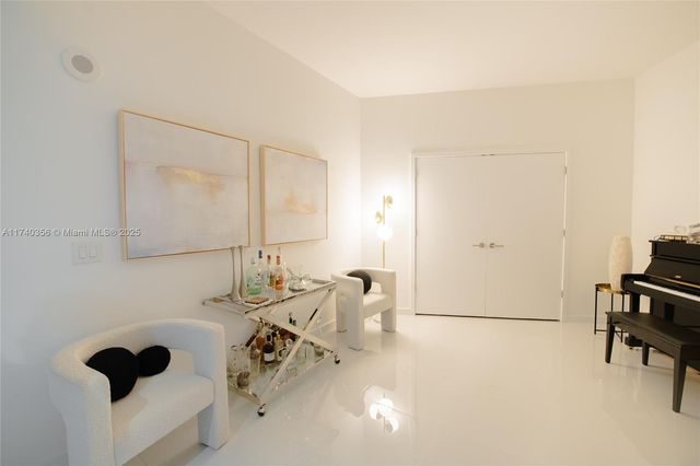 851 NE 1st Ave 811, Miami, FL 33132