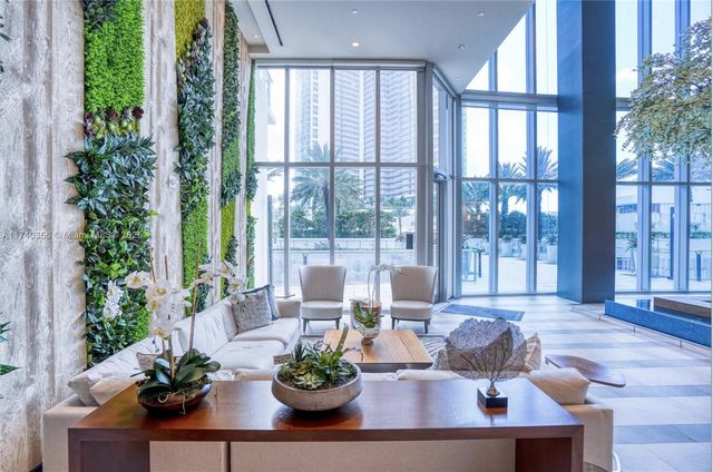 851 NE 1st Ave 811, Miami, FL 33132