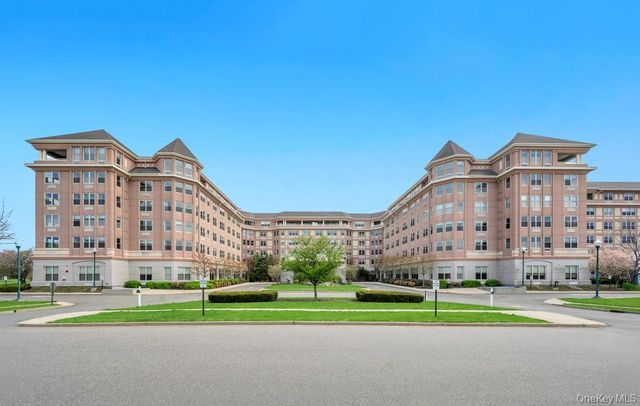 300 E Overlook 240, Port Washington, NY 11050