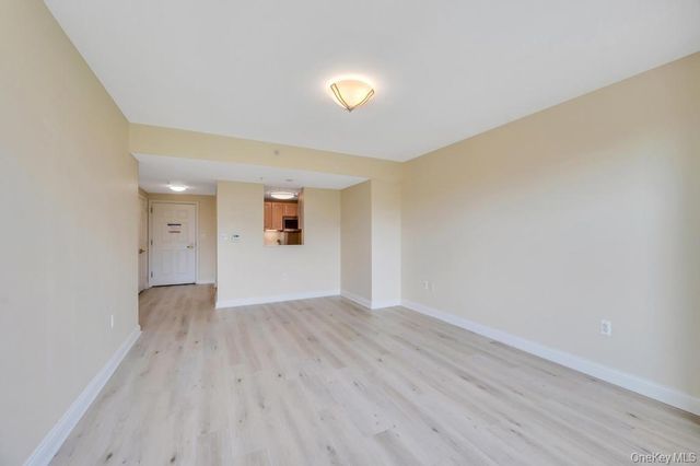 300 E Overlook 240, Port Washington, NY 11050