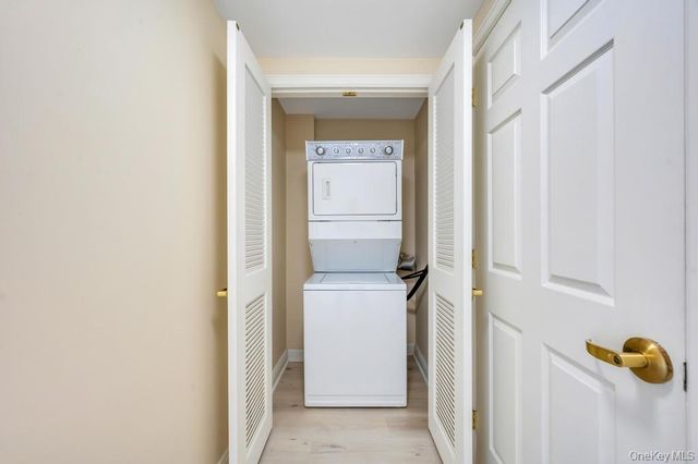 300 E Overlook 240, Port Washington, NY 11050