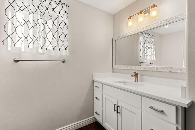 1500 N Mesa Road, Belen, NM 87002