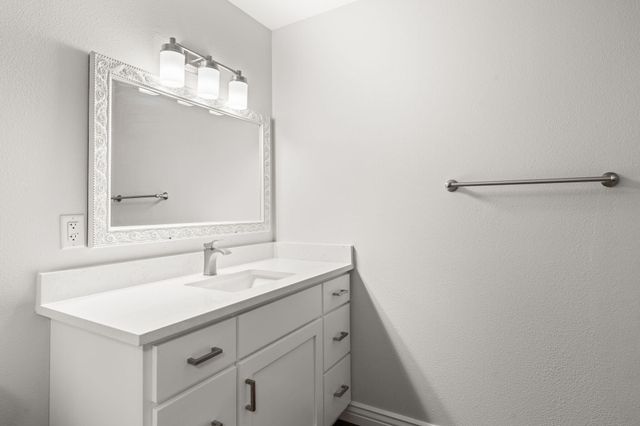 1500 N Mesa Road, Belen, NM 87002