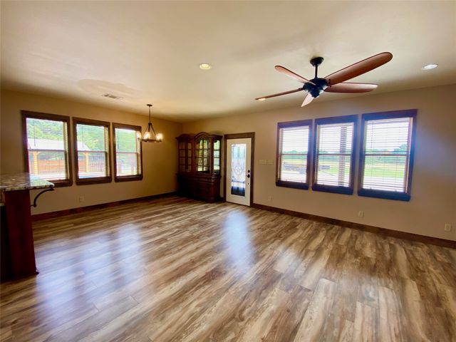 405 County Road 1264, Whitesboro, TX 76273