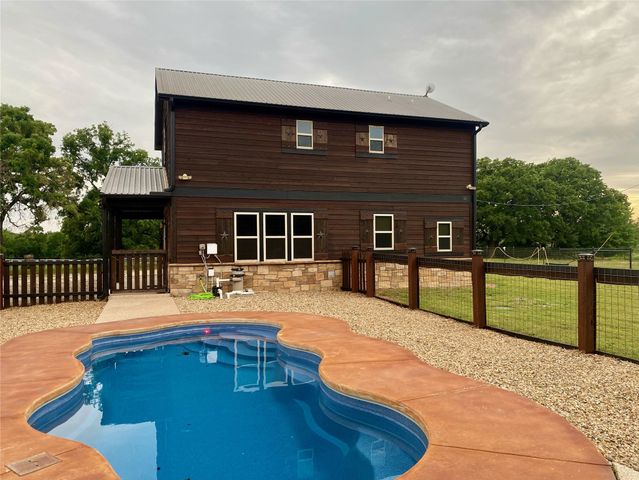 405 County Road 1264, Whitesboro, TX 76273