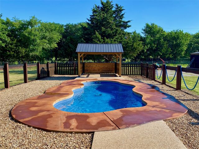 405 County Road 1264, Whitesboro, TX 76273