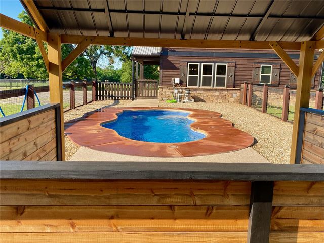 405 County Road 1264, Whitesboro, TX 76273