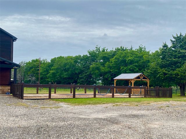 405 County Road 1264, Whitesboro, TX 76273