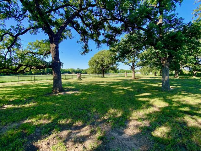 405 County Road 1264, Whitesboro, TX 76273