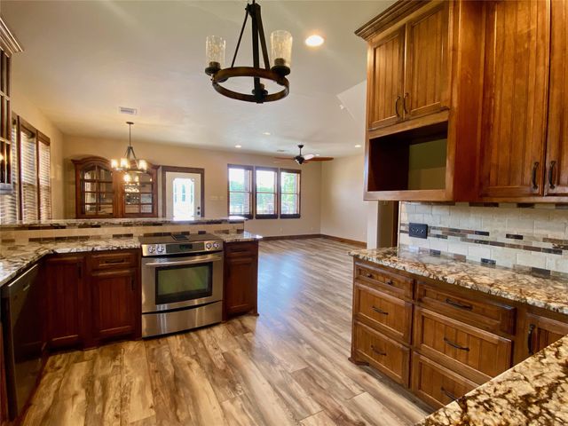 405 County Road 1264, Whitesboro, TX 76273