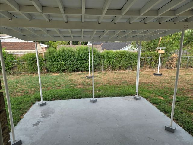 805 Lakeview Drive, Rogers, AR 72756