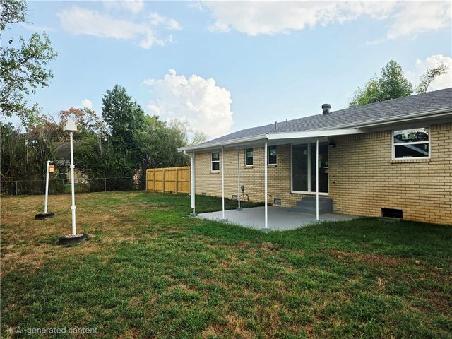 805 Lakeview Drive, Rogers, AR 72756