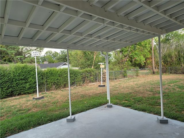 805 Lakeview Drive, Rogers, AR 72756