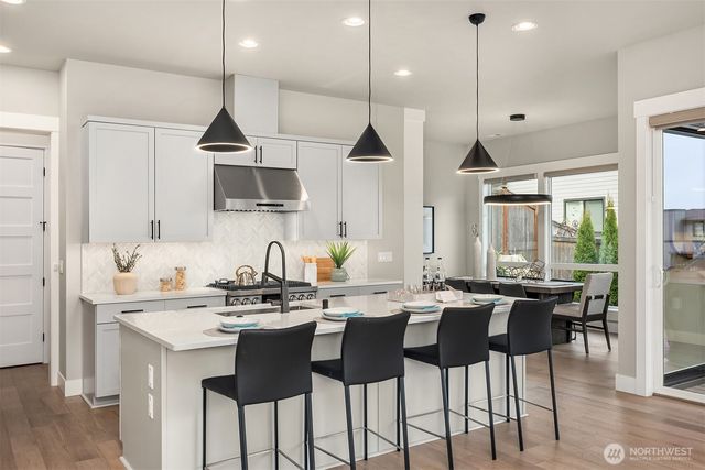 508 Glacier Peak Drive NW, Issaquah, WA 98027