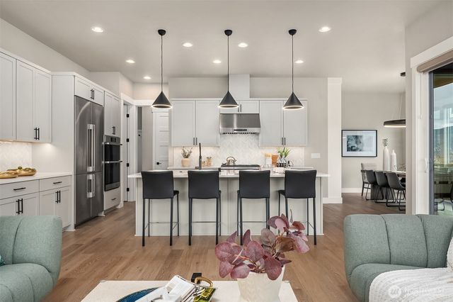 508 Glacier Peak Drive NW, Issaquah, WA 98027