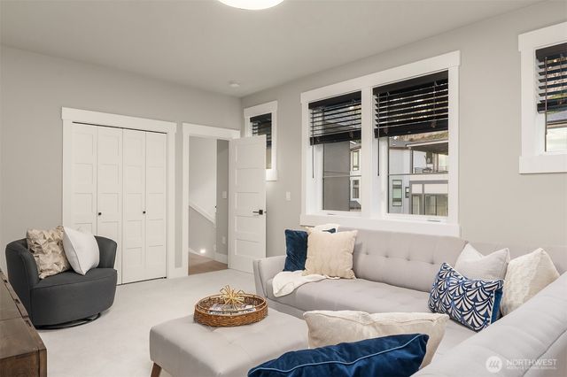 508 Glacier Peak Drive NW, Issaquah, WA 98027