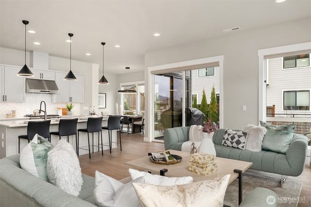 508 Glacier Peak Drive NW, Issaquah, WA 98027