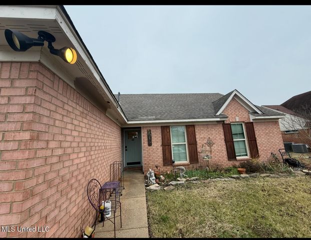 8112 Green Valley Cove, Southaven, MS 38671