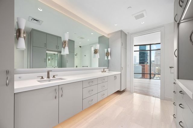 200 Congress Ave 15E, Austin, TX 78701
