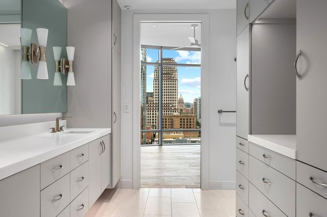 200 Congress Ave 15E, Austin, TX 78701