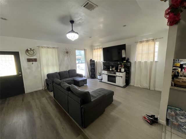 925 Lear Street, Houston, TX 77015