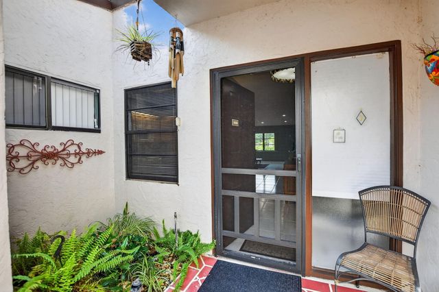 6096 Kings Gate Circle, Delray Beach, FL 33484