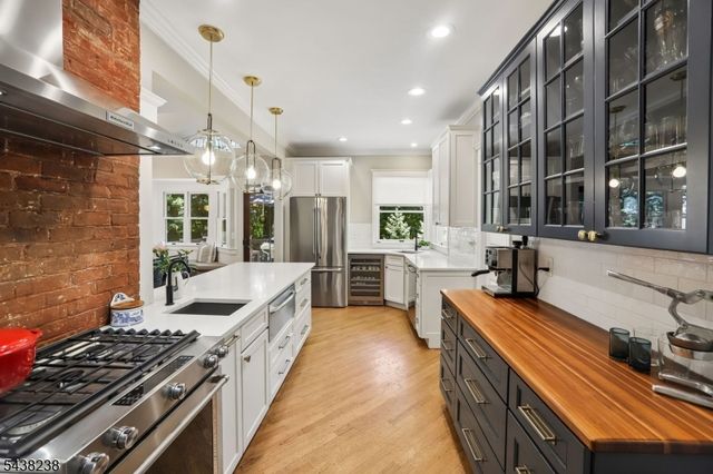 22 Oak Ridge Ave, Summit City, NJ 07901