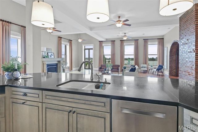 7 Alby Street 9, Alton, IL 62002