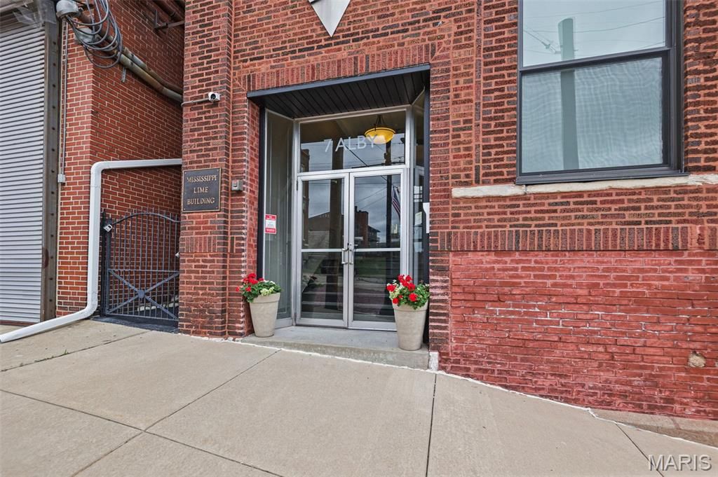 7 Alby Street 9, Alton, IL 62002