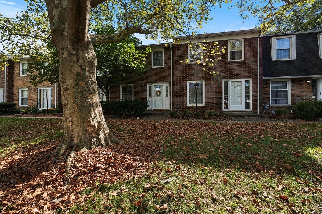 631 Dlyn Street, Columbus, OH 43228