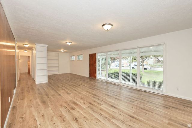 1740 E SOUTHMOOR DR, Salt Lake City, UT 84117