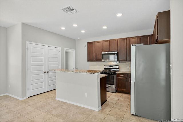 13438 carter, St Hedwig, TX 78152