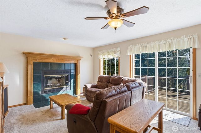 440 N Maple Hill Road, Kelso, WA 98626