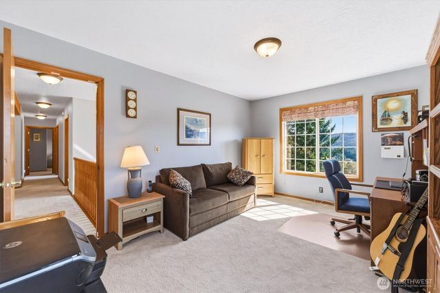 440 N Maple Hill Road, Kelso, WA 98626