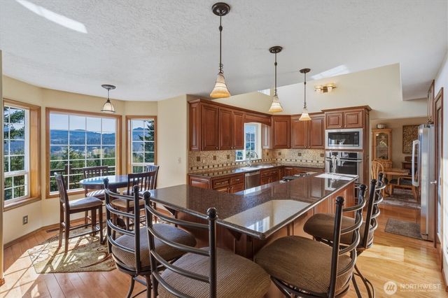440 N Maple Hill Road, Kelso, WA 98626
