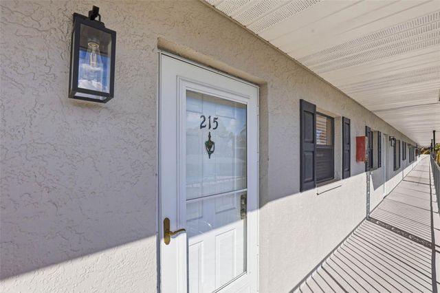 101 LAKE AVENUE NE 215, Largo, FL 33771