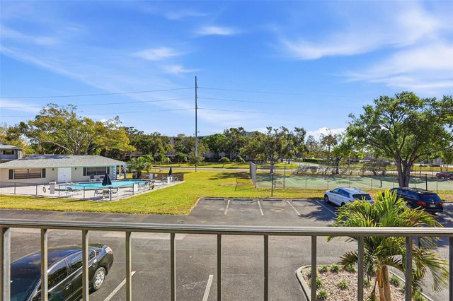 101 LAKE AVENUE NE 215, Largo, FL 33771