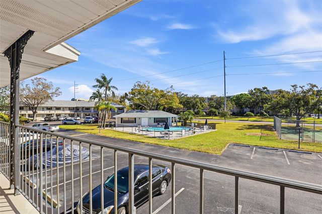101 LAKE AVENUE NE 215, Largo, FL 33771