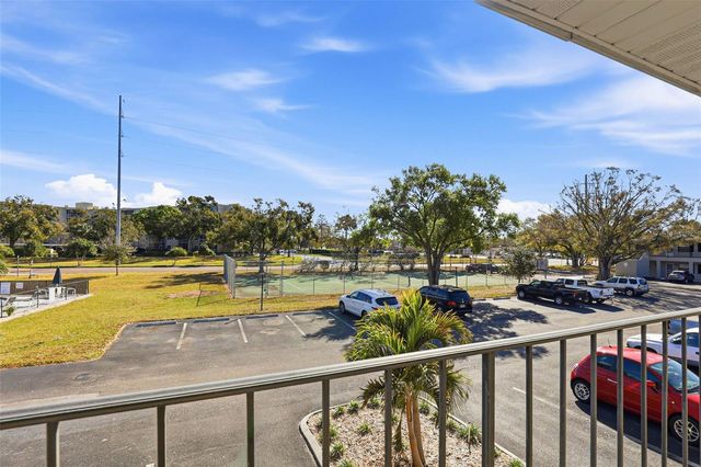 101 LAKE AVENUE NE 215, Largo, FL 33771