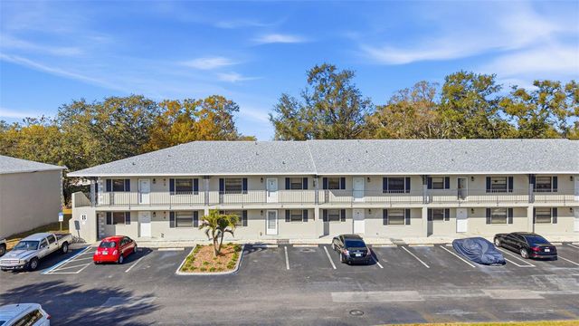 101 LAKE AVENUE NE 215, Largo, FL 33771