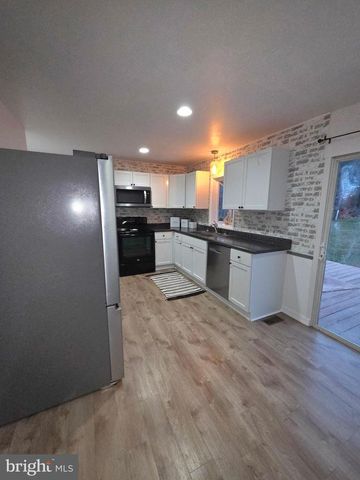 177 N STONE RD, Millersburg, PA 17061