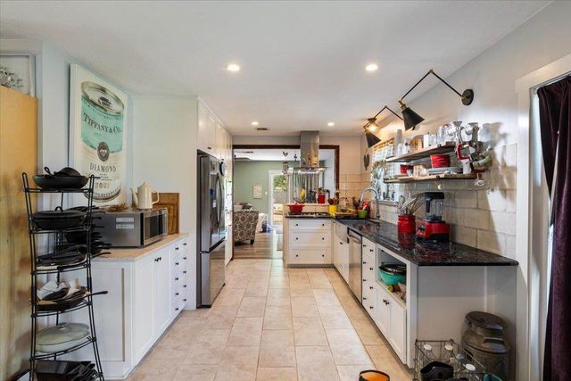 13707 NE Kleeman Rd, Elgin, OK 73538