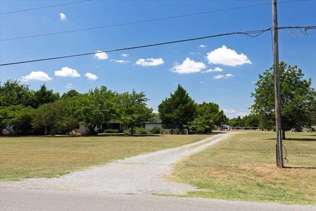 13707 NE Kleeman Rd, Elgin, OK 73538