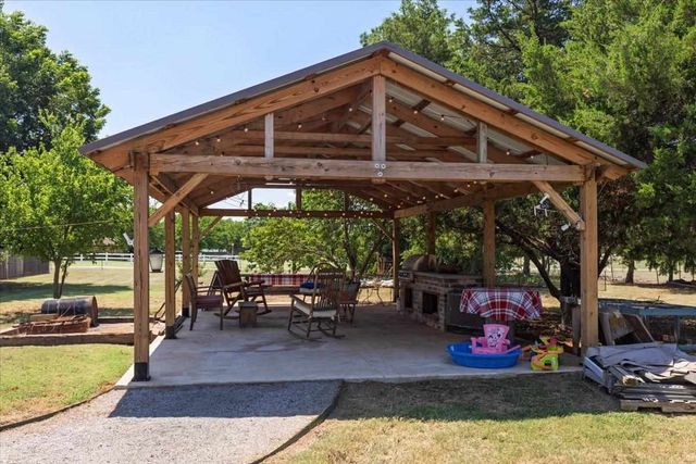 13707 NE Kleeman Rd, Elgin, OK 73538